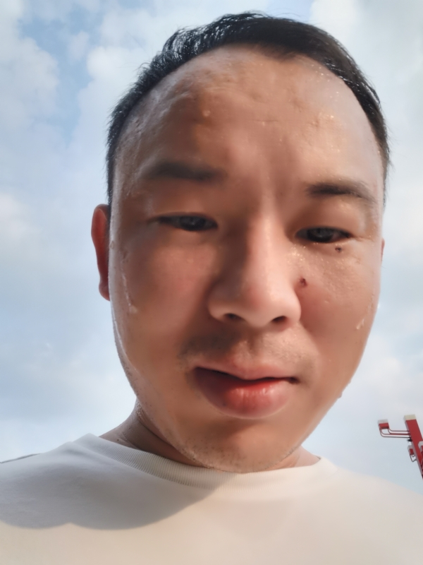 唐老鸭的第一张照片--英德上门女婿服务网